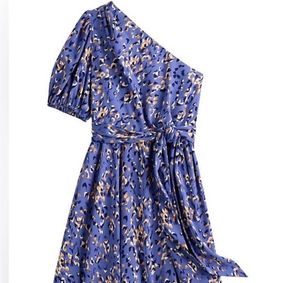 Nine West Blue/Pink Print -Asymmetrical neckline -One short -puff sleeve-2X - Picture 2 of 9